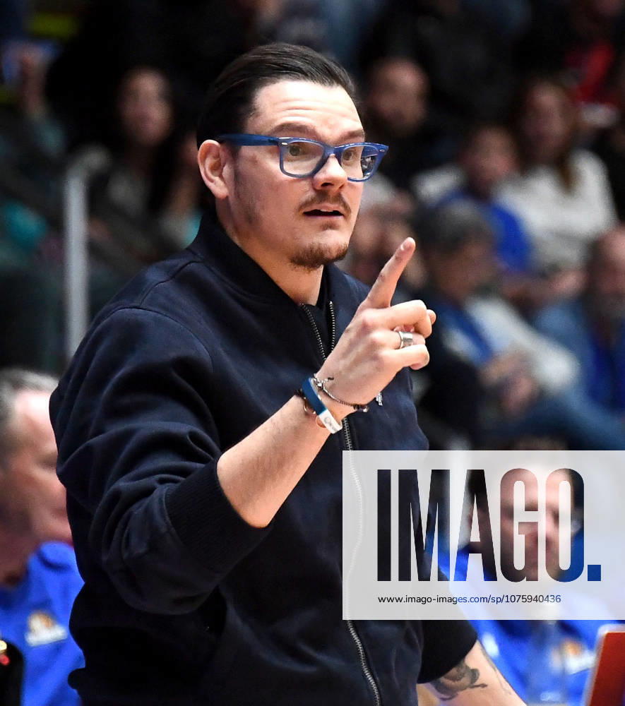 Basketball easyCredit BBL Bundesliga, Frankfurt Skyliners MLP Academics Heidelberg v l Headcoach Carlo Finetti MLP Academics Heidelberg , Mimik, Gestik Frankfurt am Main