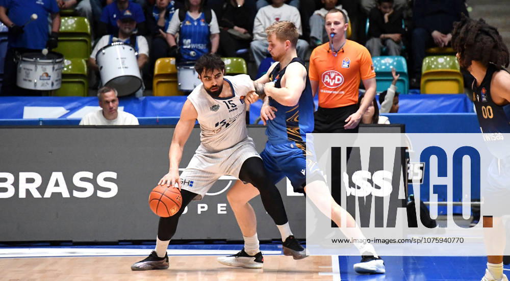 Basketball easyCredit BBL Bundesliga, Frankfurt Skyliners MLP Academics Heidelberg v l Marcel Kessen MLP Academics Heidelberg , Till Pape Fraport Skyliners Frankfurt , Zweikampf, Duell Frankfurt am Main