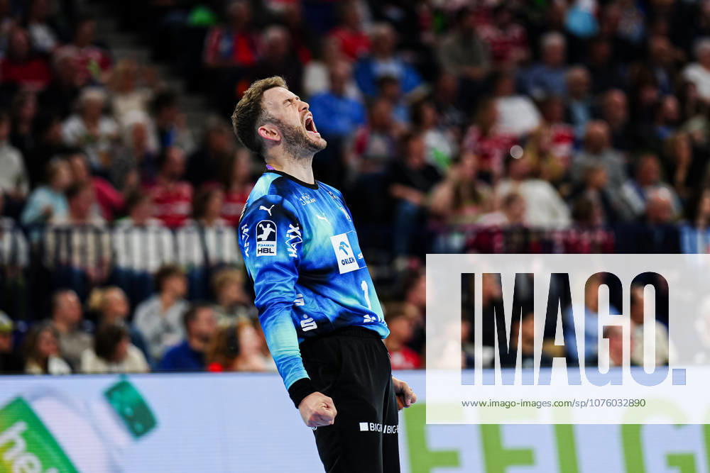 Cheers after parade Gonzalo Perez de Vargas THW Kiel, 01 GER, Handball Sport Verein Hamburg vs THW Kiel, Handball, 1 Bundesliga, Matchday 28, Season 2025 2026, 12 04 2026 GER, Handball Sport Verein Hamburg vs THW Kiel, Handball, 1 Bundesliga, Matchday 28, Season 2025 2026, 12 04 2026 Hamburg