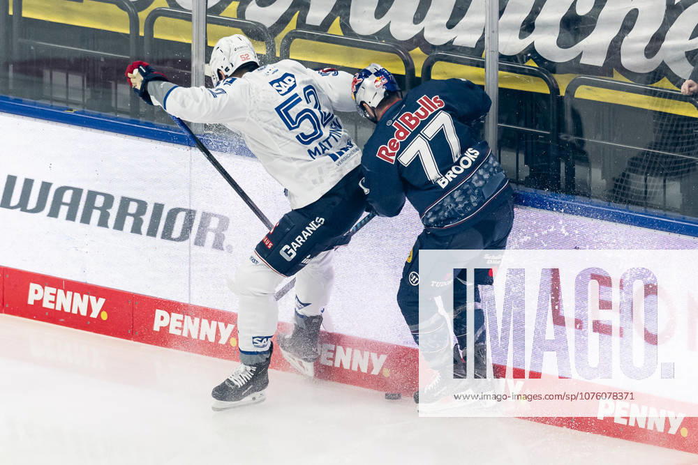 Fight for the puck duel between Nicolas Mattinen Adler Mannheim, 52 and Adam Brooks EHC Red Bull Muenchen, 77 GER, EHC Red Bull Muenchen vs Adler Mannheim, ice hockey, DEL, playoffs, semi-final game 4, season 2025 2026, 14 04 2026 GER, EHC Red Bull Muenchen vs Adler Mannheim, ice hockey, DEL, playoffs, semi-final game 4, season 2025 2026, 14 04 2026 Muenchen