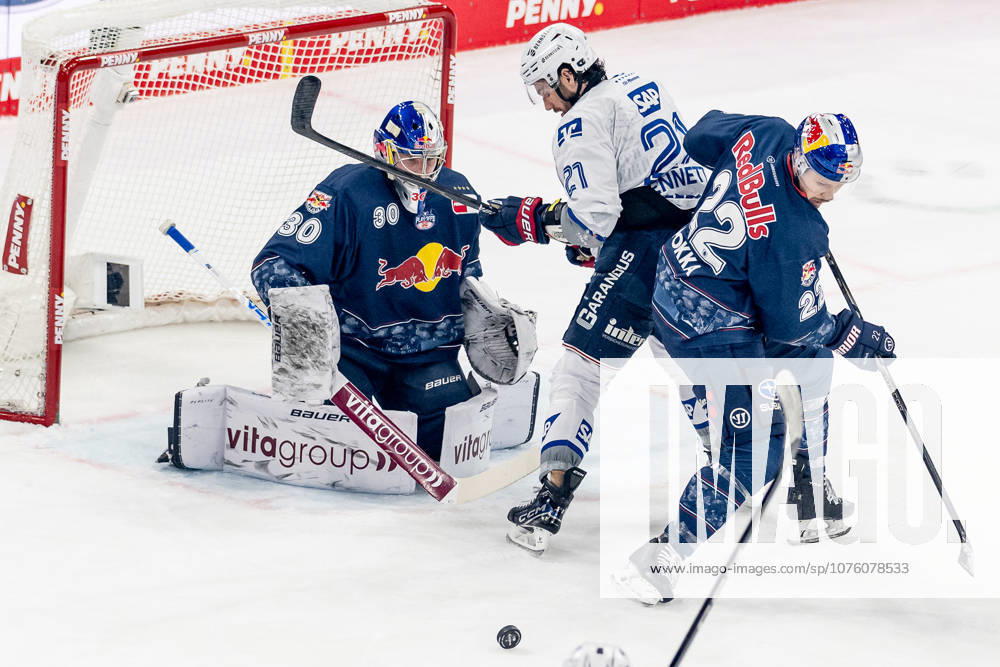 Ville Pokka EHC Red Bull Muenchen, 22 defends against Kris Bennett Adler Mannheim, 21 in front of Antoine Bibeaus goal Goalkeeper, EHC Red Bull Muenchen, 30 GER, EHC Red Bull Muenchen vs Adler Mannheim, Ice Hockey, DEL, Playoffs, Semifinal Game 4, 2025 2026 Season, 14 04 2026 GER, EHC Red Bull Muenchen vs Adler Mannheim, Ice Hockey, DEL, Playoffs, Semifinal Game 4, 2025 2026 Season, 14 04 2026 Muenchen
