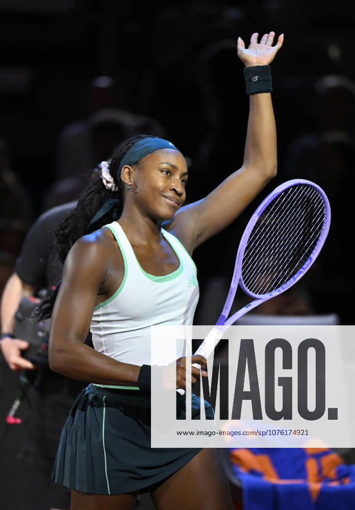 After the end of the match final cheers, joy, happiness, jubilation Coco Gauff USA thanks the spectators Fans Tennis Ladies Porsche Cup Porsche Tennis Grand Prix GP Stuttgart 2026 Porsche Arena 11 19 04 2026 DFL REGULATIONS PROHIBIT ANY USE OF PHOTOGRAPHS AS IMAGE SEQUENCES AND OR QUASI VIDEO Tennis Ladies Porsche Cup Porsche Tennis Grand Prix GP Stuttgart 2026
