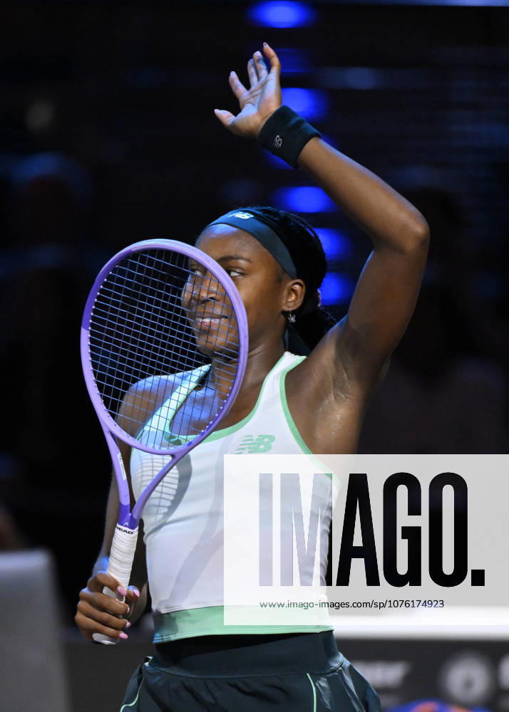 After the end of the match final cheers, joy, happiness, jubilation Coco Gauff USA thanks the spectators Fans Tennis Ladies Porsche Cup Porsche Tennis Grand Prix GP Stuttgart 2026 Porsche Arena 11 19 04 2026 DFL REGULATIONS PROHIBIT ANY USE OF PHOTOGRAPHS AS IMAGE SEQUENCES AND OR QUASI VIDEO Tennis Ladies Porsche Cup Porsche Tennis Grand Prix GP Stuttgart 2026