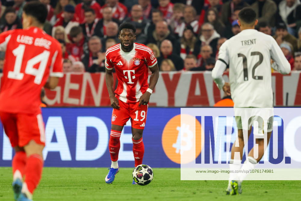 Alphonso Davies FC Bayern Muenchen, 19 with ball, GER, FC Bayern Muenchen vs Real Madrid CF, Football, UEFA Champions League, quarter-final, second leg, 2025 2026 season, 15 04 2026, GER, FC Bayern Muenchen vs Real Madrid CF, Football, UEFA Champions League, quarter-final, second leg, 2025 2026 season, 15 04 2026 Muenchen