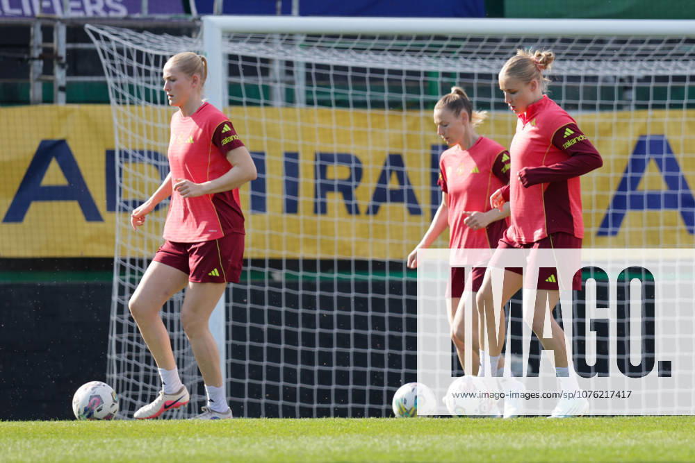 Football DFB Media Dates, German Womens National Team Training f l Camilla Küver, Sarai Linder, Jella Veit German Womens National Team Ried