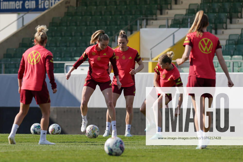 Football DFB Media Dates, German Womens National Team Training f l Janina Minge, Sarai Linder, Laura Freigang German Womens National Team Ried