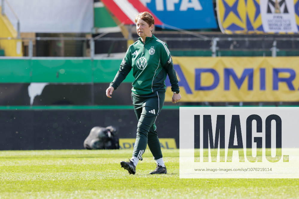 Football DFB Media Dates, German Womens National Team Training v l Maren Meinert German Womens National Team Ried