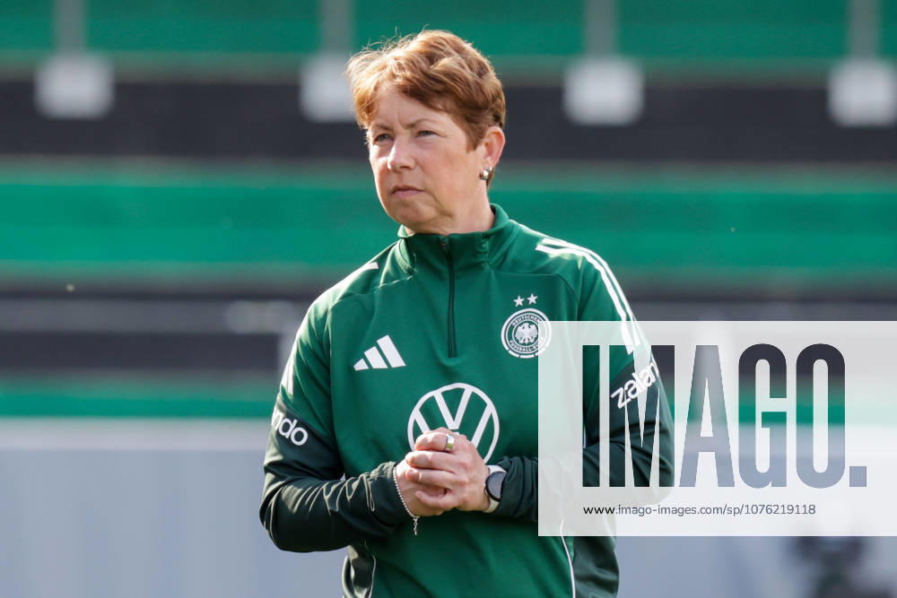 Football DFB Media Dates, German Womens National Team Training v l Maren Meinert German Womens National Team Ried
