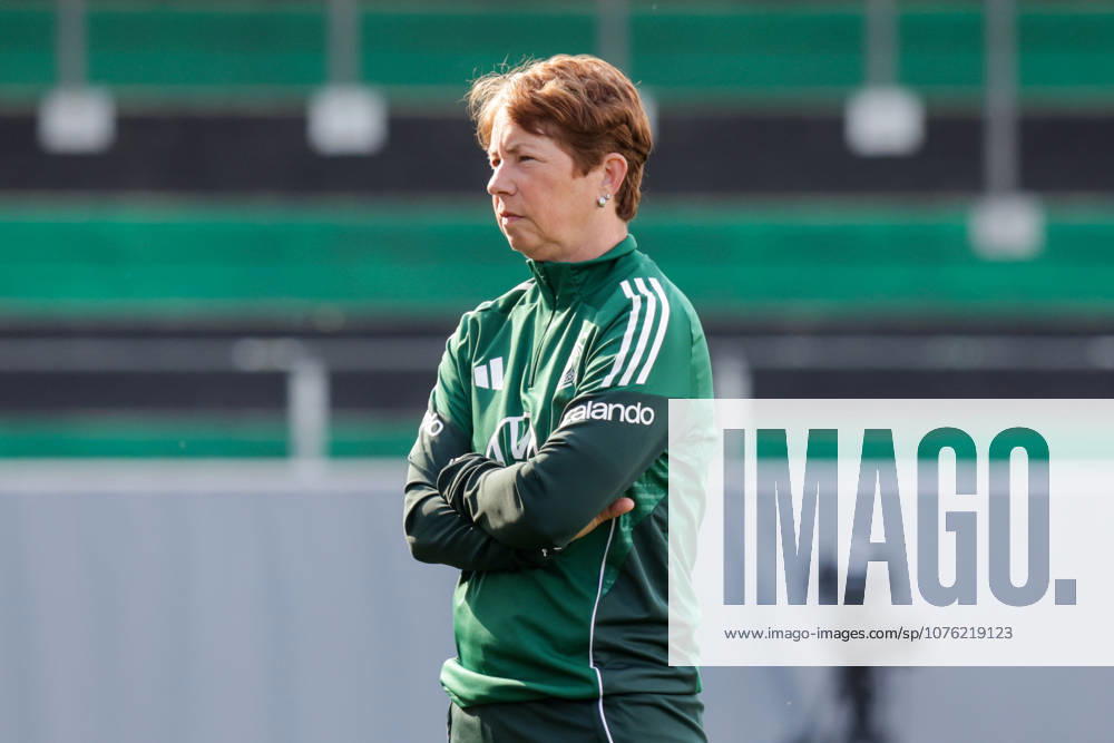 Football DFB Media Dates, German Womens National Team Training v l Maren Meinert German Womens National Team Ried