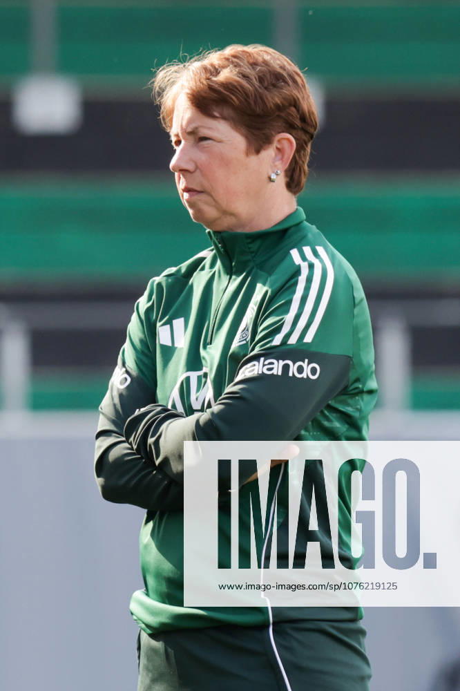 Football DFB Media Dates, German Womens National Team Training v l Maren Meinert German Womens National Team Ried