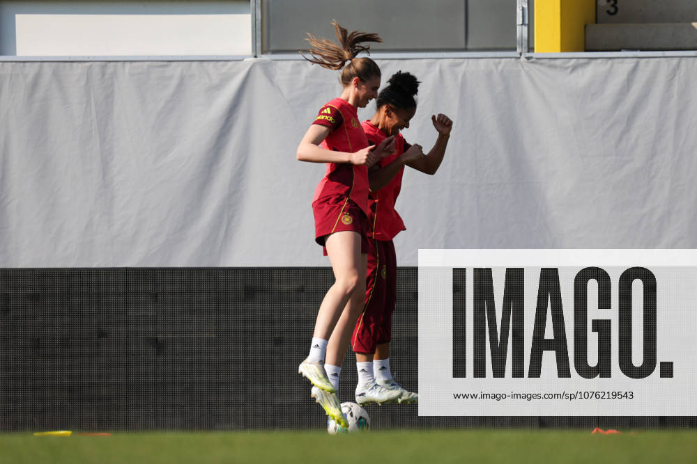 Football DFB Media Dates, German Womens National Team Training v l Jule Brand German Womens National Team Ried