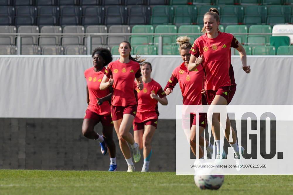 Football DFB Media Dates, German Womens National Team Training f l Nicole Anyomi, Jule Brand, Linda Dallmann, Vivien Endemann German Womens National Team Ried