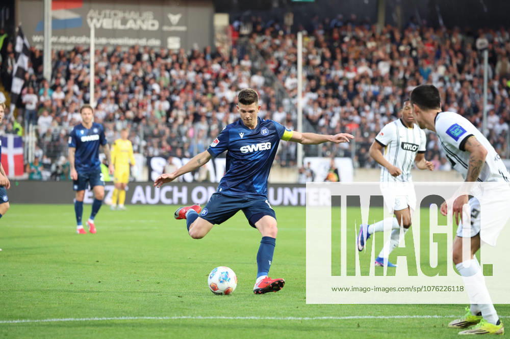 Soccer 2 Bundesliga, SV Elversberg Karlsruher SC v l Marvin Wanitzek Karlsruher SC Elversberg