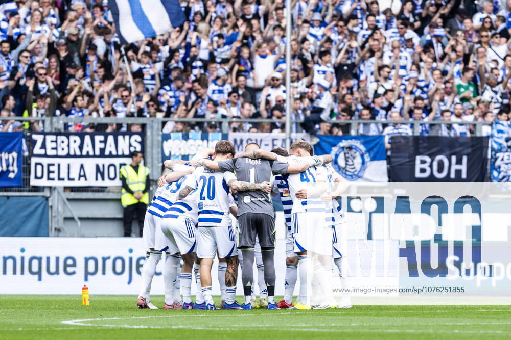 3 Liga MSV Duisburg TSG Hoffenheim II 18 04 2026 MSV Duisburg in the team circle until the start of the match 3 Liga MSV Duisburg TSG Hoffenheim II Schauinsland Reisen Arena, Duisburg, 18 04 2026 DFB regulations prohibit any use of photographs as image sequences and or quasi video