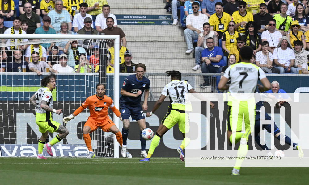 Penalty area scene, goal area scene Goal shot Action Goal chance Carney Chukwuemeka Borussia Dortmund BVB 17 vs Wouter Burger TSG 1899 Hoffenheim 18 Goalkeeper Oliver Baumann TSG 1899 Hoffenheim 01 TSG 1899 Hoffenheim vs Borussia Dortmund BVB 18 04 2026 DFL REGULATIONS PROHIBIT ANY USE OF PHOTOGRAPHS AS IMAGE SEQUENCES AND OR QUASI VIDEO TSG 1899 Hoffenheim vs Borussia Dortmund