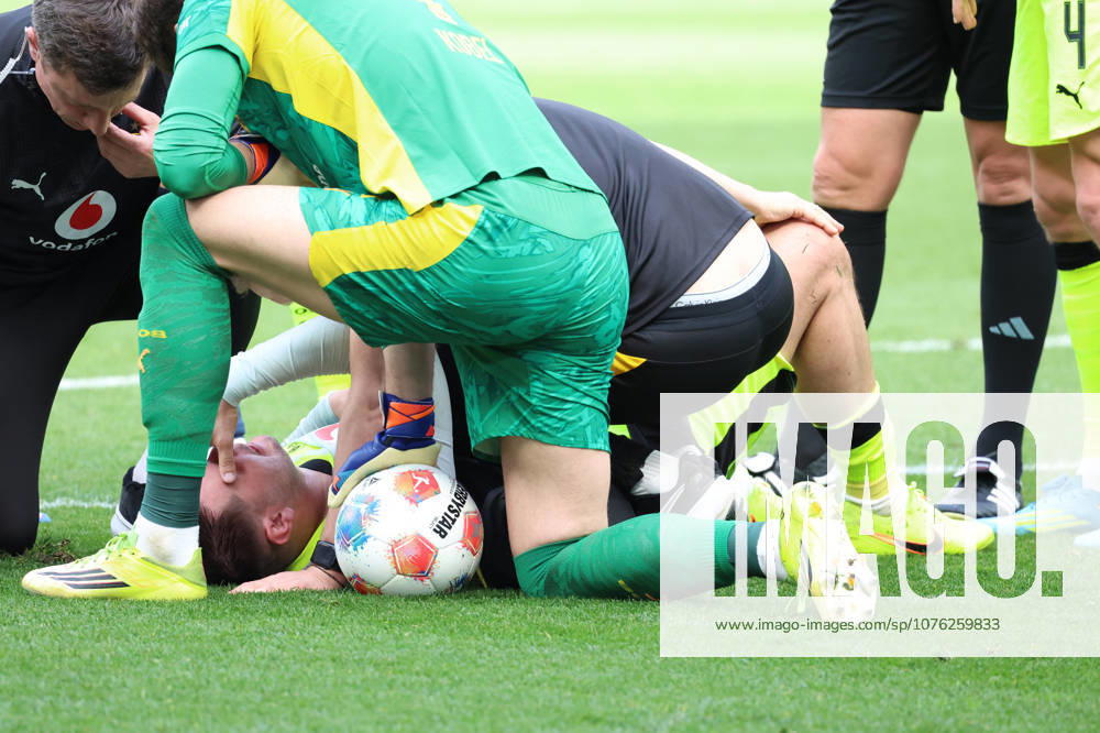 Fussball 1 Bundesliga, TSG 1899 Hoffenheim Borussia Dortmund v l Niklas Süle Suele Borussia Dortmund verletzt, Verletzung, Schmerz, Schmerzen, injured, injury, pain, pains Sinsheim
