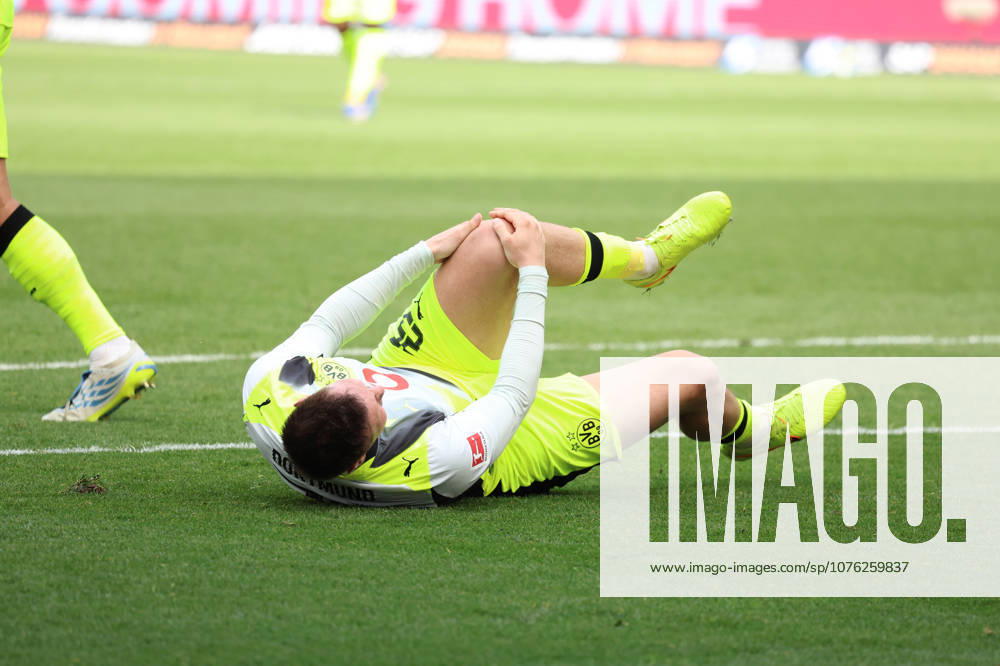 Fussball 1 Bundesliga, TSG 1899 Hoffenheim Borussia Dortmund v l Niklas Süle Suele Borussia Dortmund verletzt, Verletzung, Schmerz, Schmerzen, injured, injury, pain, pains Sinsheim