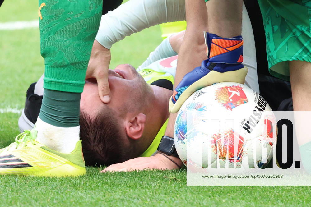Fussball 1 Bundesliga, TSG 1899 Hoffenheim Borussia Dortmund v l Niklas Süle Suele Borussia Dortmund verletzt, Verletzung, Schmerz, Schmerzen, injured, injury, pain, pains Sinsheim