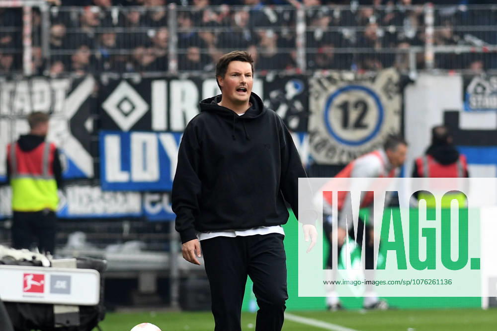 Trainer Merlin Polzin Hamburger SV gestures, gestures during the Bundesliga match between SV Werder Bremen and Hamburger SV, Weserstadion on April 18, 2026 in Bremen, Germany Photo by Ralf Treese DeFodi Images Trainer Merlin Polzin Hamburger SV gestures during the Bundesliga match between SV Werder Bremen and Hamburger SV at Weserstadion on April 18, 2026 in Bremen, Germany Photo by Ralf Treese DeFodi Images DFL regulations prohibit any use of photographs as image sequences and or quasi video Photo by Ralf Treese DeFodi Images