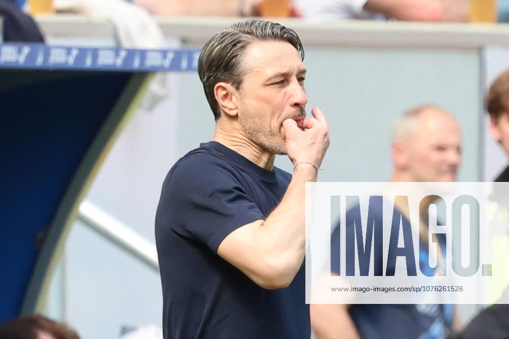 Fußball 1 Bundesliga, TSG 1899 Hoffenheim Borussia Dortmund v l Niko Kovac Trainer Borussia Dortmund gibt Anweisungen, gestikuliert, mit den Armen gestikulieren gives instructions, gesticulate Sinsheim