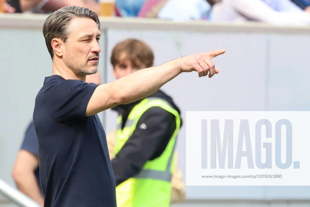 Fußball 1 Bundesliga, TSG 1899 Hoffenheim Borussia Dortmund v l Niko Kovac Trainer Borussia Dortmund gibt Anweisungen, gestikuliert, mit den Armen gestikulieren gives instructions, gesticulate Sinsheim