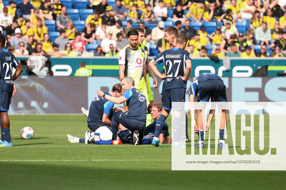 Fussball 1 Bundesliga, TSG 1899 Hoffenheim Borussia Dortmund v l Wouter Burger TSG 1899 Hoffenheim verletzt, Verletzung, Schmerz, Schmerzen, injured, injury, pain, pains Sinsheim