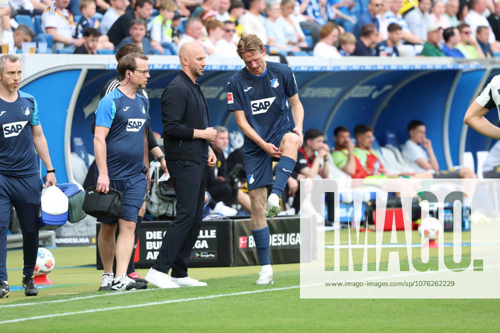 Fußball 1 Bundesliga, TSG 1899 Hoffenheim Borussia Dortmund v l Christian Ilzer Trainer TSG 1899 Hoffenheim Wouter Burger TSG 1899 Hoffenheim verletzt, Verletzung, Schmerz, Schmerzen, injured, injury, pain, pains Sinsheim