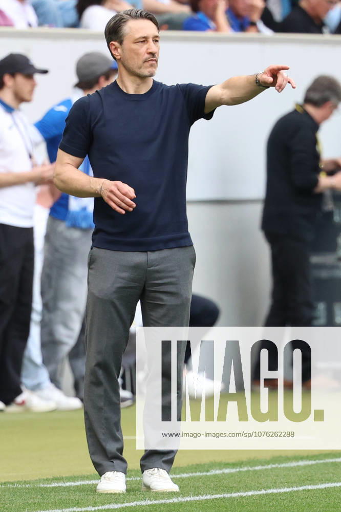 Fußball 1 Bundesliga, TSG 1899 Hoffenheim Borussia Dortmund v l Niko Kovac Trainer Borussia Dortmund gibt Anweisungen, gestikuliert, mit den Armen gestikulieren gives instructions, gesticulate Sinsheim