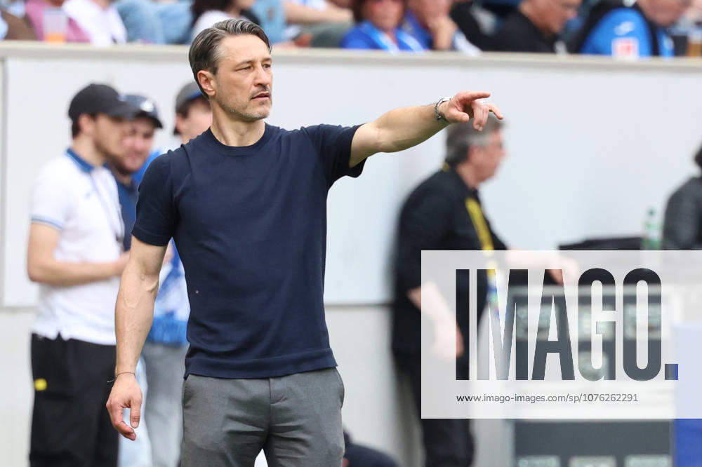 Fußball 1 Bundesliga, TSG 1899 Hoffenheim Borussia Dortmund v l Niko Kovac Trainer Borussia Dortmund gibt Anweisungen, gestikuliert, mit den Armen gestikulieren gives instructions, gesticulate Sinsheim