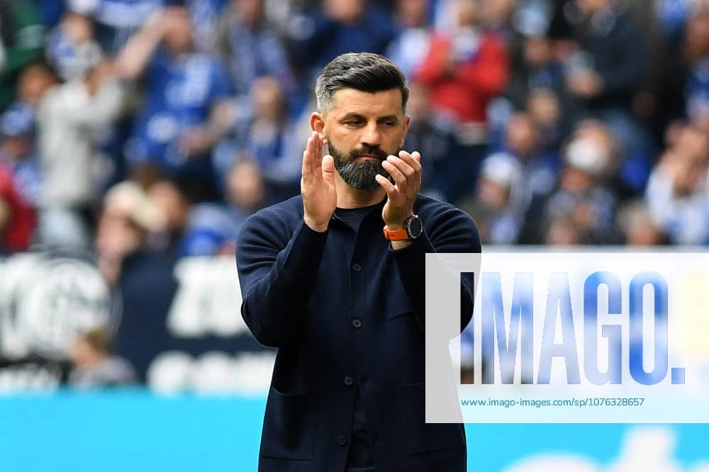 Coach Miron Muslic FC Schalke 04 gestures, gestures during the 2 Bundesliga match between FC Schalke 04 and Preußen Münster, Veltins Arena on April 19, 2026 in Gelsenkirchen, Germany Photo by Ralf Treese DeFodi Images Trainer Miron Muslic FC Schalke 04 gestures during the 2 Bundesliga match between FC Schalke 04 and Preußen Münster at Veltins Arena on April 19, 2026 in Gelsenkirchen, Germany Photo by Ralf Treese DeFodi Images DFB DFL REGULATIONS PROHIBIT ANY USE OF PHOTOGRAPHS AS IMAGE SEQUENCES AND OR QUASI VIDEO Photo by Ralf Treese DeFodi Images