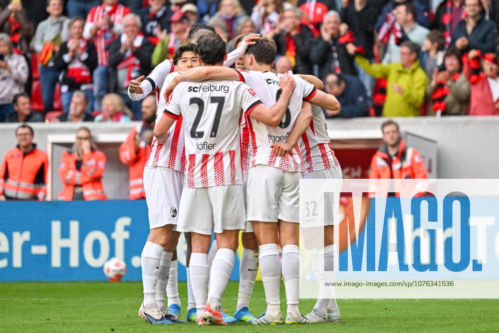 Celebration for the goal to 2 1 by Maximilian Eggestein SC Freiburg, 08 GER, SC Freiburg 1 FC Heidenheim, Football, Bundesliga, Matchday 30, Season 2025 2026, 19 04 2026 DFL DFB REGULATIONS PROHIBIT ANY USE OF PHOTOGRAPHS AS IMAGE SEQUENCES AND OR QUASI VIDEO GER, SC Freiburg 1 FC Heidenheim, Football, Bundesliga, Matchday 30, Season 2025 2026, 19 04 2026 Freiburg