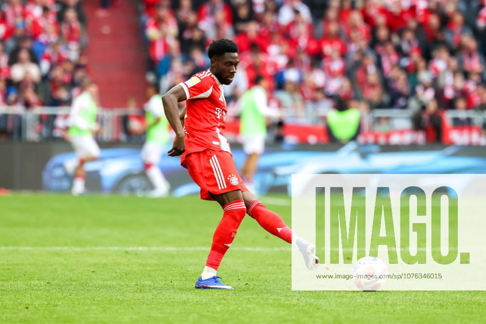Alphonso Davies FC Bayern Muenchen, 19 with ball, GER, FC Bayern Muenchen vs VfB Stuttgart, Football, Bundesliga, Matchday 30, Season 2025 2026, 19 04 2026, , GER, FC Bayern Muenchen vs VfB Stuttgart, Football, Bundesliga, Matchday 30, Season 2025 2026, 19 04 2026 Muenchen