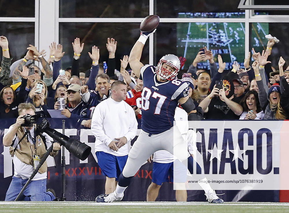 Oct. 29, 2015 - Foxborough, MA, USA - New England Patriots tight end Rob Gronkowski (87) scores on a 47-yard pass in the first quarter against the Miami Dolphins at Gillette Stadium in Foxborough, Mass., on Thursday