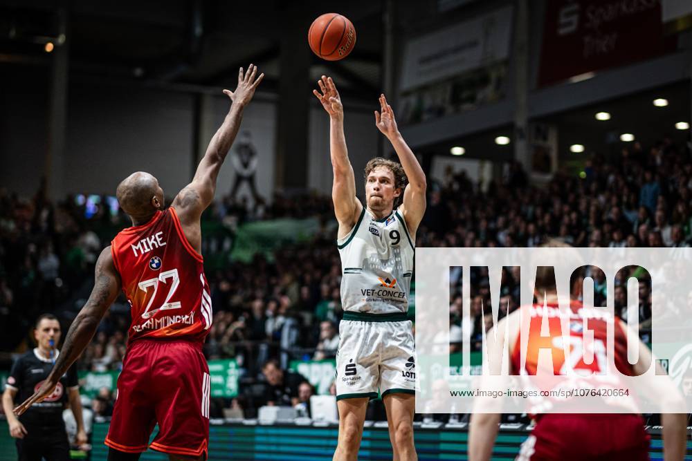 Marco Hollersbacher Gladiators Trier in duel with Isiaha Mike FC Bayern Muenchen Basketball , Vet Concept Gladiators Trier vs FC Bayern Muenchen Basketball , Basketball, easyCredit BBL, Matchday 30, Season 2025 2026, 20 04 2026 Vet Concept Gladiators Trier vs FC Bayern Muenchen Basketball , Basketball, easyCredit BBL, Matchday 30, Season 2025 2026