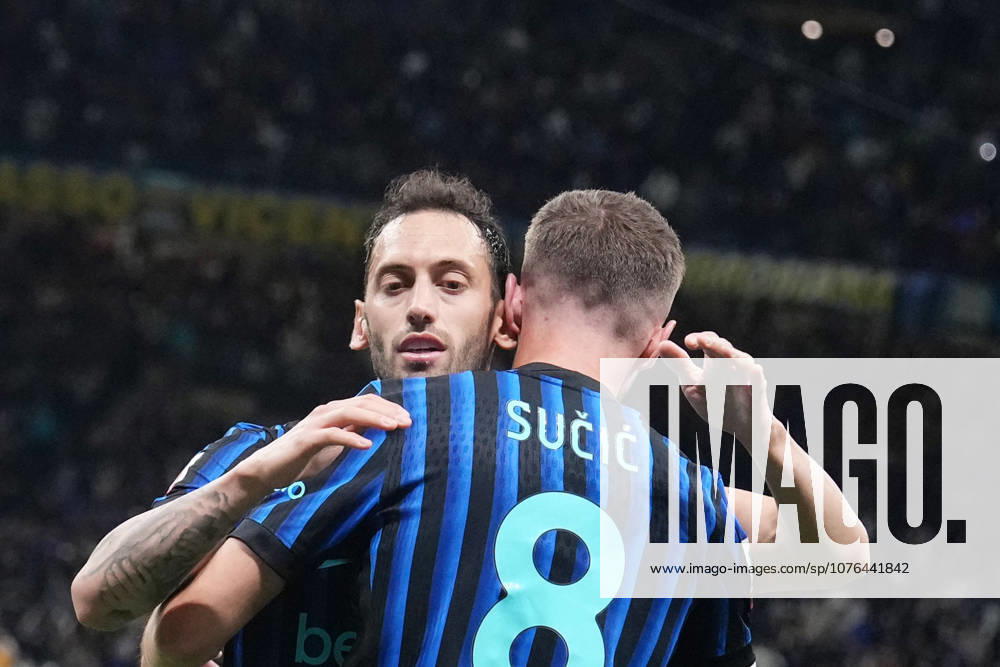 Inter Milans Petar Sucic celebrates after scoring 3-2 ( with Inter Milan s Hakan Calhanoglu during the Frecciarossa Italian Cup 2025 2026 soccer match between Inter and Como at the San Siro Stadium in Milan, north Italy - Tuesday , April 21 , 2026. - Soccer .