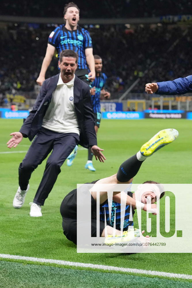 Inter Milans Petar Sucic celebrates after scoring 3-2 ( with Inter Milan s Hakan Calhanoglu during the Frecciarossa Italian Cup 2025 2026 soccer match between Inter and Como at the San Siro Stadium in Milan, north Italy - Tuesday , April 21 , 2026. - Soccer .