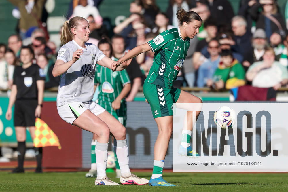 From left Camilla Küver VfL Wolfsburg, 16 and Larissa Mühlhaus SV Werder Bremen, 7 in a duel, dynamic, action, game scene, THE DFB REGULATIONS PROHIBIT ANY USE OF PHOTOGRAPHS AS IMAGE SEQUENCES AND OR QUASI VIDEO , 22 04 2026, Bremen Germany , Football, Google Pixel Womens Bundesliga, SV Werder Bremen VfL Wolfsburg