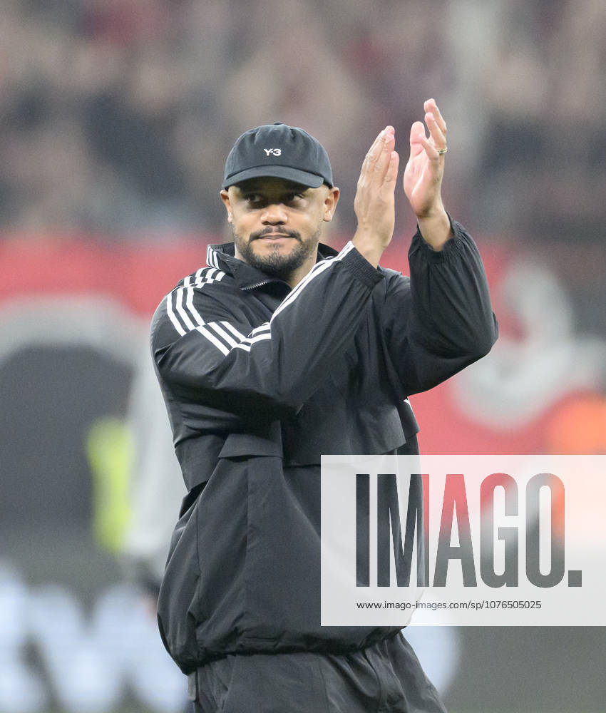 Coach Vincent Kompany Bayern Munich claps, gesture, gesture Soccer DFB Cup Semifinal Bayer 04 Leverkusen Bayern Munich 0 2, on 22 04 2026 in Leverkusen Germany BayArena
