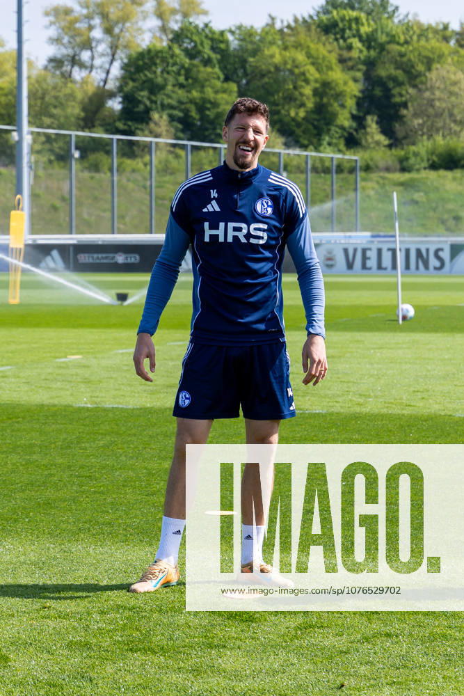 Football, Training of FC Schalke 04 Janik Bachmann FC Schalke 04 laughs Gelsenkirchen Training ground FC Schalke 04 NRW Germany xRHR PHOTO YYx