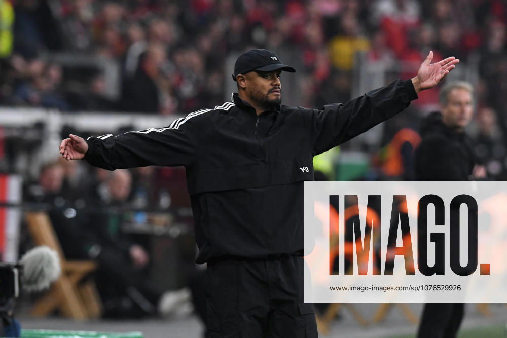 Coach Vincent Kompany FC Bayern Muenchen gestures GER, Bayer 04 Leverkusen vs FC Bayern Muenchen, Football, DFB Pokal Semi-Final, Season 2025 2026, 22 04 2026 DFL REGULATIONS PROHIBIT ANY USE OF PHOTOGRAPHS AS IMAGE SEQUENCES AND OR QUASI VIDEO GER, Bayer 04 Leverkusen vs FC Bayern Muenchen, Football, DFB Pokal Semi-Final, Season 2025 2026, 22 04 2026 Leverkusen