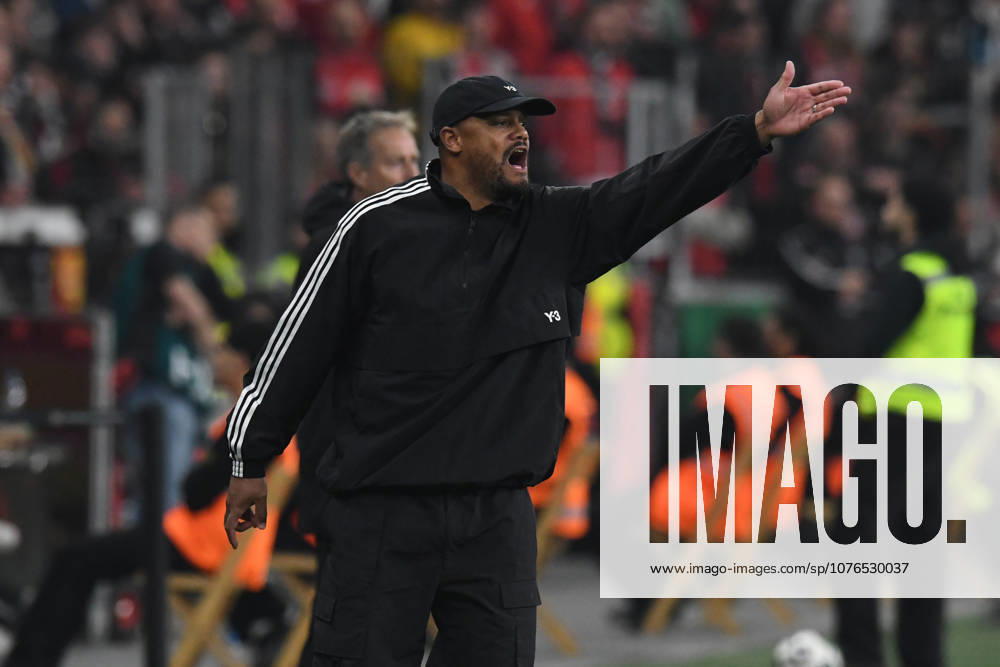 Coach Vincent Kompany FC Bayern Muenchen gives instructions GER, Bayer 04 Leverkusen vs FC Bayern Muenchen, Football, DFB Pokal Semi-Final, Season 2025 2026, 22 04 2026 DFL REGULATES PROHIBIT ANY USE OF PHOTOGRAPHS AS IMAGE SEQUENCES AND OR QUASI VIDEO GER, Bayer 04 Leverkusen vs FC Bayern Muenchen, Football, DFB Pokal Semi-Final, Season 2025 2026, 22 04 2026 Leverkusen
