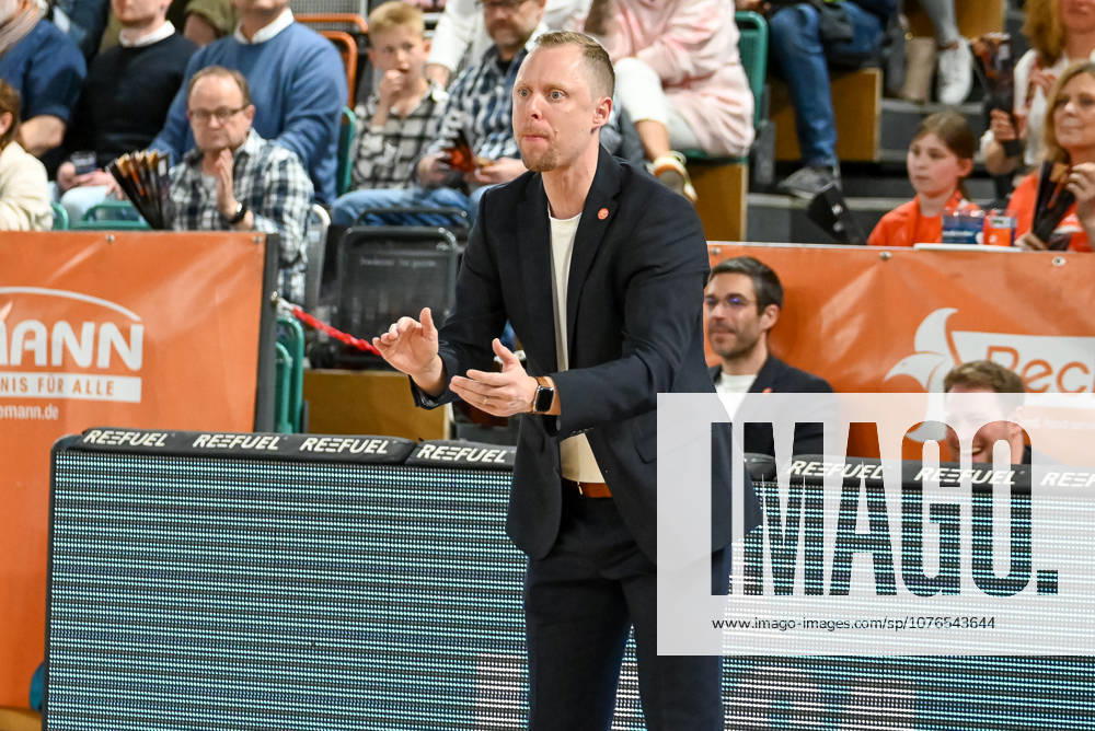 Christian Held RASTA Vechta, Coach gestures RASTA Vechta vs Basketball Loewen Braunschweig, easyCredit Basketball Bundesliga, 31 Matchday, Season 2025 2026, 24 04 2026, RASTA Vechta vs Basketball Loewen Braunschweig, easyCredit Basketball Bundesliga, 31 Matchday, Season 2025 2026, 24 04 2026 Vechta