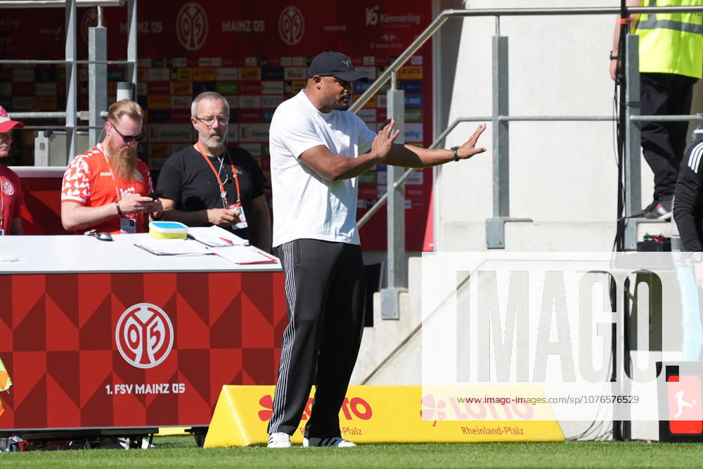 Coach Vincent Kompany FC Bayern Munich 25 04 2026 1 FSV Mainz 05 vs FC Bayern Munich MEWA Arena, Bundesliga, Matchday 31
