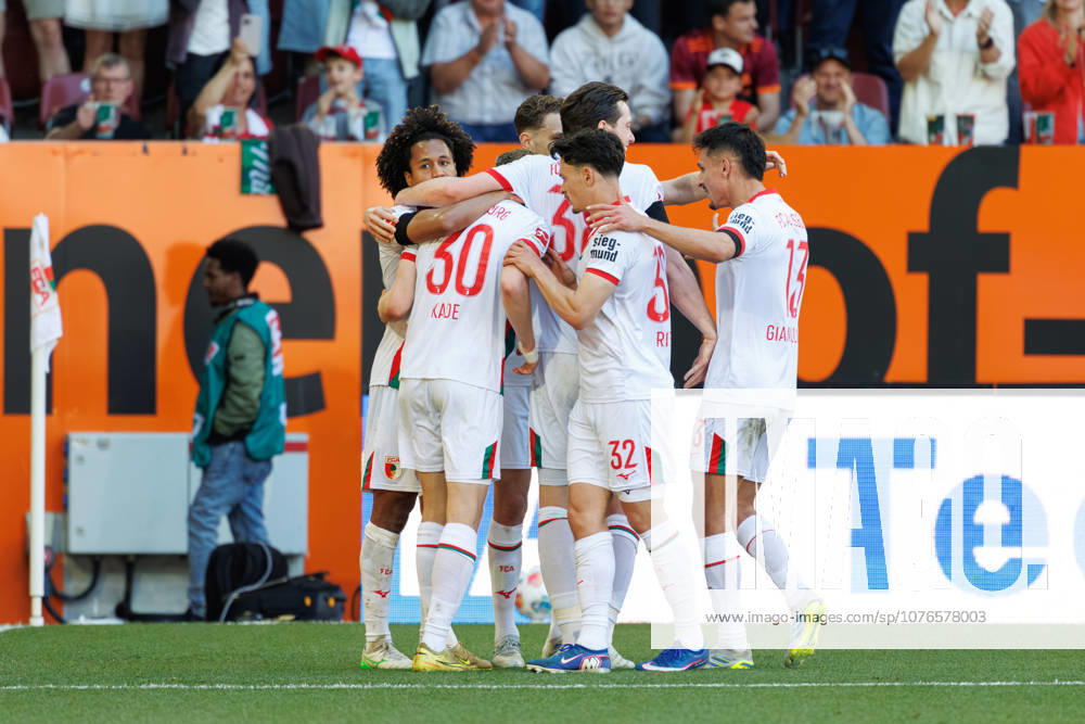 Team FC Augsburg Goal for 1 0 at the match between FC Augsburg v Eintracht Frankfurt, Football, Men, Bundesliga, 2025 2026, 31 Matchday on 25 04 2026 in Augsburg, WWK ARENA DFL and DFB regulations prohibit any use of photographs as image sequences and or quasi video Bayern Germany