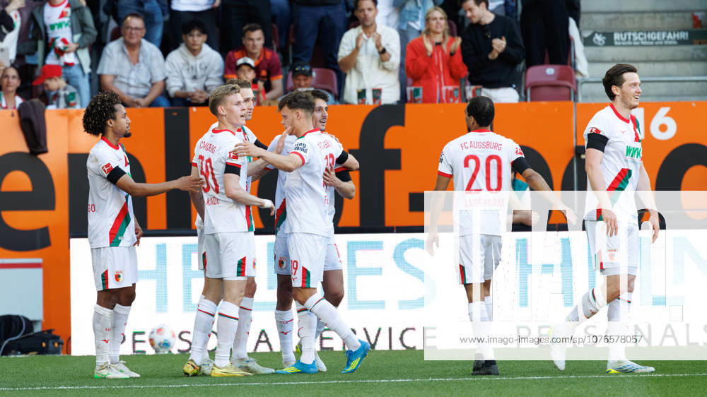 Team FC Augsburg Goal for 1 0 at the match between FC Augsburg v Eintracht Frankfurt, Football, Men, Bundesliga, 2025 2026, 31 Matchday on 25 04 2026 in Augsburg, WWK ARENA DFL and DFB regulations prohibit any use of photographs as image sequences and or quasi video Bayern Germany