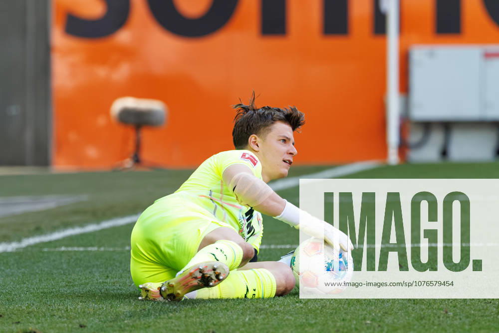 Finn Dahmen 1, FC Augsburg keeps the ball safe during the match between FC Augsburg v Eintracht Frankfurt, Football, Men, Bundesliga, 2025 2026, 31 Matchday on 25 04 2026 in Augsburg, WWK ARENA DFL and DFB regulations prohibit any use of photographs as image sequences and or quasi video Bayern Germany