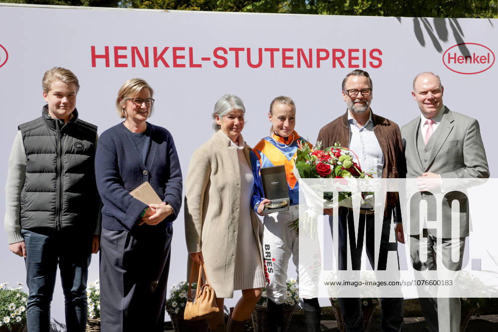 Duesseldorf, Nordrhein Westfalen, GER Award ceremony Jockey Sibylle Vogt wins the Perlenkette 2026 Duesseldorf Grafenberg racecourse Award ceremony, Perlenkette, Vogt, victory 260425SG984DUESSELDORF JPG