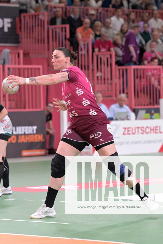 Gabriela Clausson Bitolo (TusSies Metzingen, 22) beim 7-Meter TusSies Metzingen vs. FrischAuf Goeppingen , Handball, Alsco HBF, 2. Play-Off Ligaspieltag, Saison 2025 2026, 25.04.2026 TusSies Metzingen vs. FrischAuf Goeppingen , Handball, Alsco HBF, 2. Play-Off Ligaspieltag, Saison 2025 2026, 25.04.2026 Tuebingen