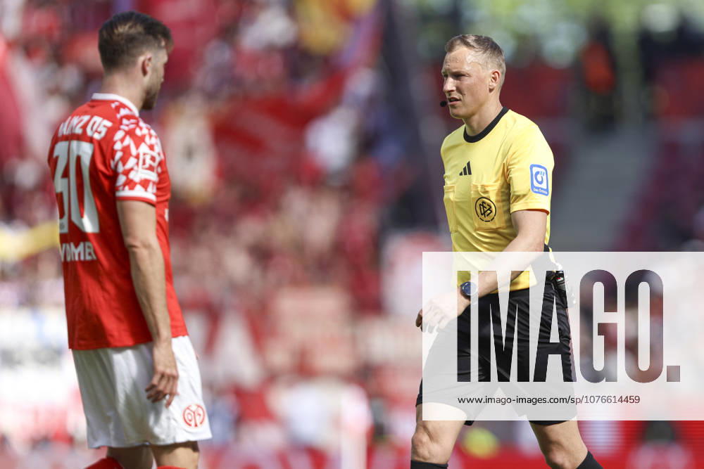 Referee Martin Petersen looks on during the Bundesliga match between 1 FSV Mainz 05 and FC Bayern München, Mewa Arena on April 25, 2026 in Mainz, Germany Photo by Oliver Kaelke DeFodi Images Referee Martin Petersen looks on during the Bundesliga match between 1 FSV Mainz 05 and FC Bayern München at Mewa Arena on April 25, 2026 in Mainz, Germany Photo by Oliver Kaelke DeFodi Images DFL regulations prohibit any use of photographs as image sequences and or quasi video Photo by Oliver Kaelke DeFodi Images