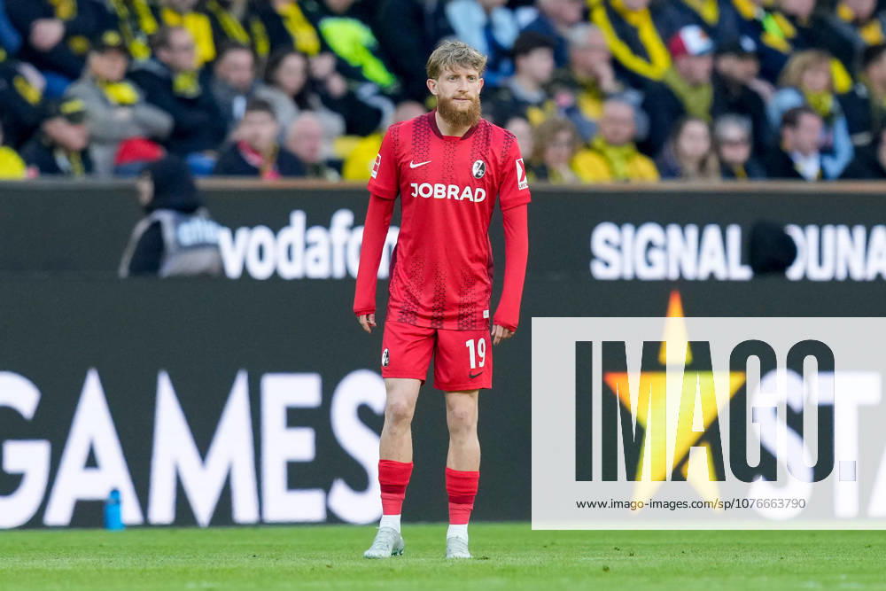 Jan Niklas Beste SC Freiburg looks on during the Bundesliga match between Borussia Dortmund and Sport Club Freiburg, Signal Iduna Park on April 26, 2026 in Dortmund, Germany Photo by Alex Gottschalk DeFodi Images Jan Niklas Beste SC Freiburg looks on during the Bundesliga match between Borussia Dortmund and Sport Club Freiburg at Signal Iduna Park on April 26, 2026 in Dortmund, Germany Photo by Alex Gottschalk DeFodi Images DFL regulations prohibit any use of photographs as image sequences and or quasi video Photo by Alex Gottschalk DeFodi Images DFL regulations prohibit any use of photographs as image sequences and or quasi video